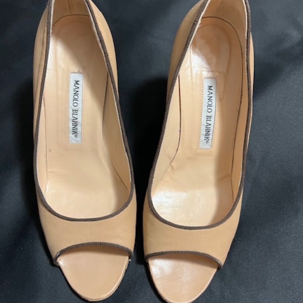 Authentic Manolo Blahnik "Canazza" Peep Toe Pump - Size 39 (8-8.5)